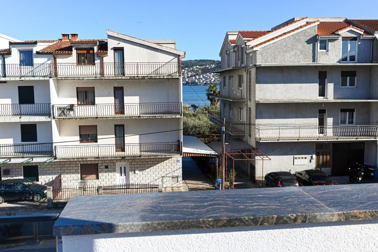 Apartments By The Sea Trogir - 21215 Esterno foto