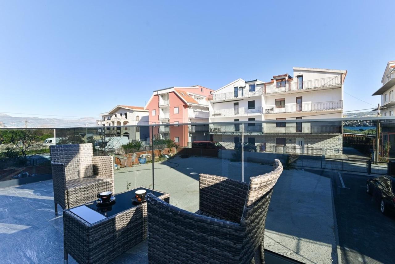 Apartments By The Sea Trogir - 21215 Esterno foto